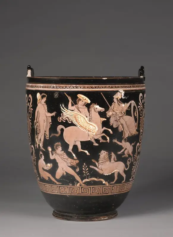 Red-Figure Situla (Deep Bucket): Bellerophon Slaying Chimaera (A); Dionysos, Maenads, Eros (B) — تصویر رکورد موزهٔ هنر کلیولند (دسترسی آزاد)