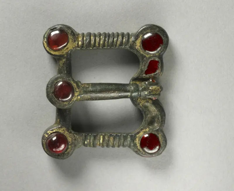 Buckle with Animal-Shaped Thorn and Belt Plate — تصویر رکورد موزهٔ هنر کلیولند (دسترسی آزاد)