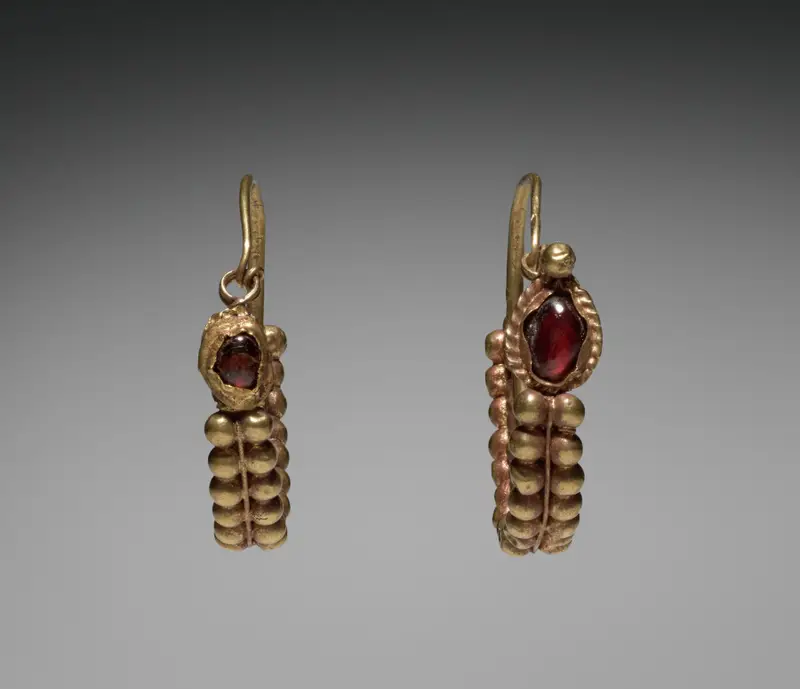 Earrings — تصویر رکورد موزهٔ هنر کلیولند (دسترسی آزاد)