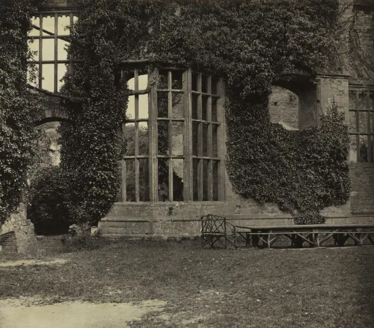 At Raglan Castle — تصویر رکورد موزهٔ هنر کلیولند (دسترسی آزاد)