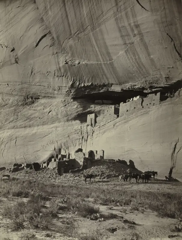 Ruins of Cliff Dwellings, Cañon de Chelly, Arizona — تصویر رکورد موزهٔ هنر کلیولند (دسترسی آزاد)