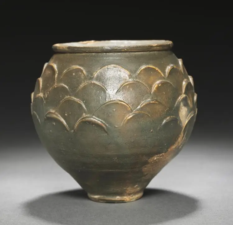 Beaker with Scale Pattern — تصویر رکورد موزهٔ هنر کلیولند (دسترسی آزاد)