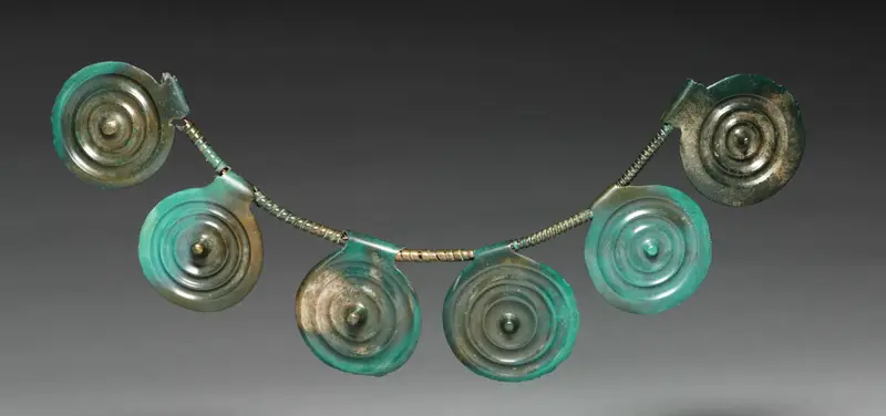 Elements from a Necklace — تصویر رکورد موزهٔ هنر کلیولند (دسترسی آزاد)