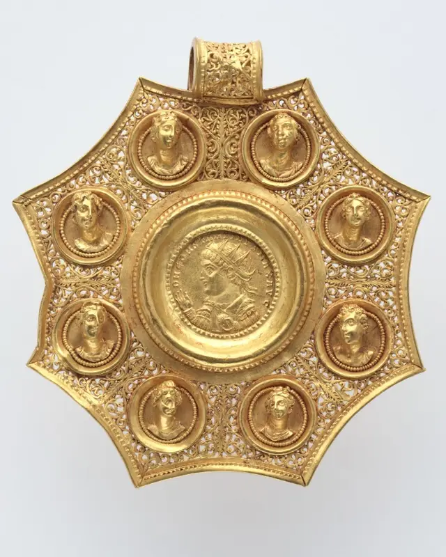 Octagonal Pendant — تصویر رکورد موزهٔ هنر کلیولند (دسترسی آزاد)