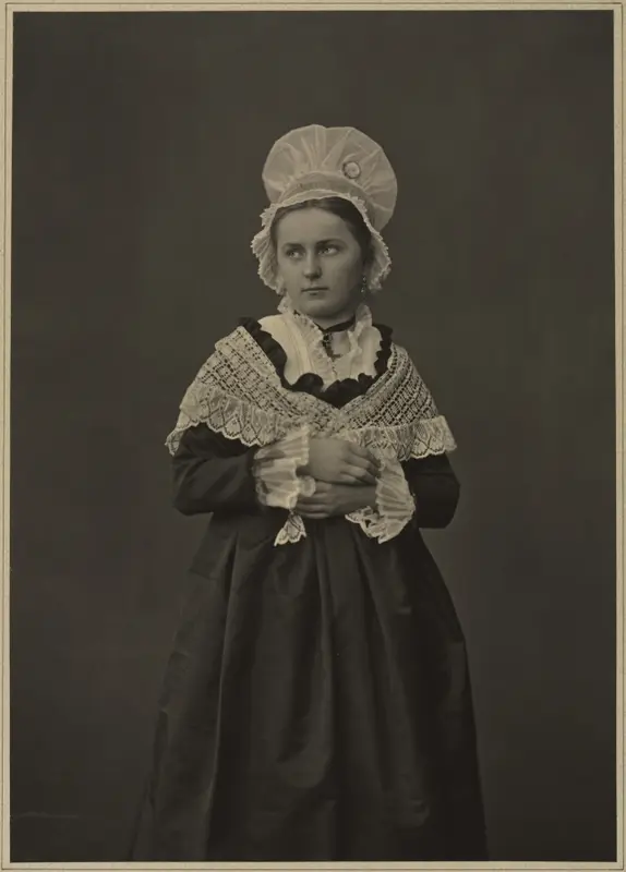 Woman in Lorraine Dress — تصویر رکورد موزهٔ هنر کلیولند (دسترسی آزاد)