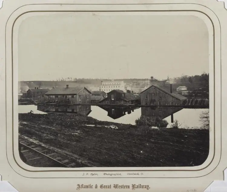 Industrial Buildings (Reflected in Erie Canal, Meadville?) — تصویر رکورد موزهٔ هنر کلیولند (دسترسی آزاد)
