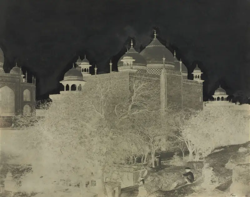 Taj Mahal, Back View of the Rest-House, with Figure — تصویر رکورد موزهٔ هنر کلیولند (دسترسی آزاد)
