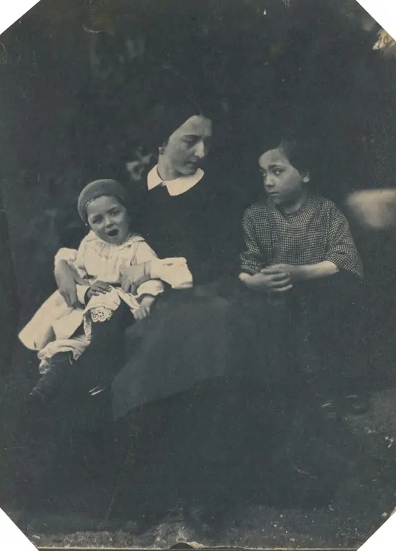 Mother with Two Children — تصویر رکورد موزهٔ هنر کلیولند (دسترسی آزاد)