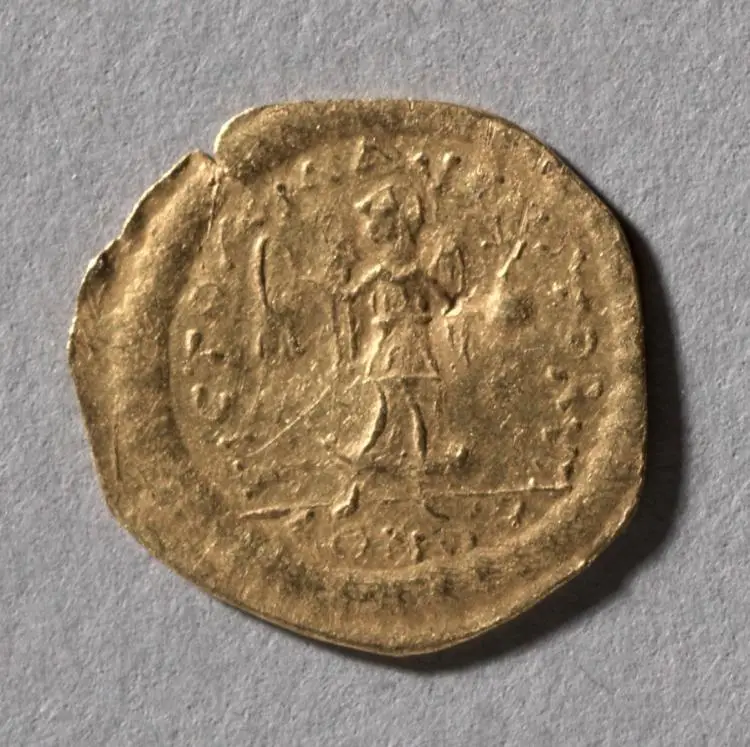 Half Tremissis of Justinian I — تصویر رکورد موزهٔ هنر کلیولند (دسترسی آزاد)