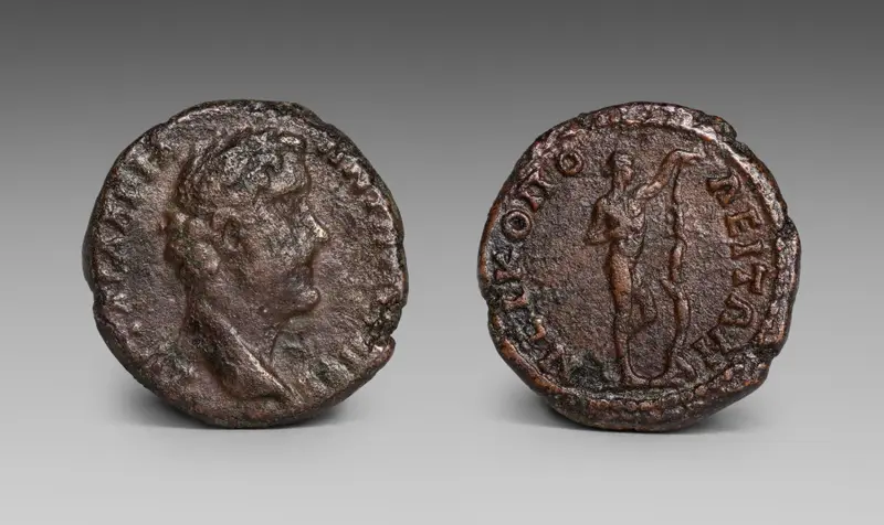Provincial Coin: Head of Antoninus Pius (obverse); Apollo Sauroktonos (reverse) — تصویر رکورد موزهٔ هنر کلیولند (دسترسی آزاد)