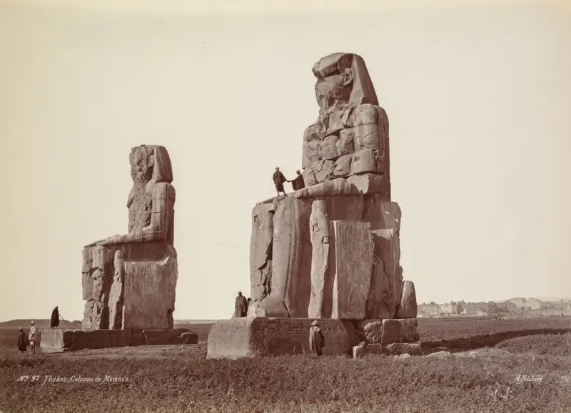 Thebes, The Colossi of Memnon — تصویر رکورد موزهٔ هنر کلیولند (دسترسی آزاد)