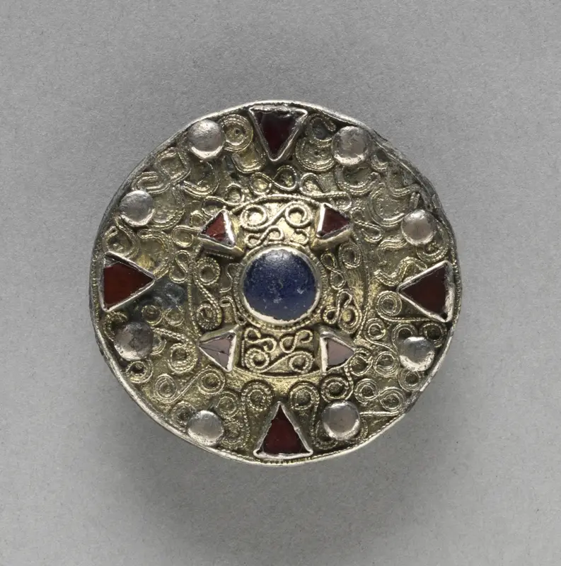 Filigree Disk Brooch with Central Boss — تصویر رکورد موزهٔ هنر کلیولند (دسترسی آزاد)