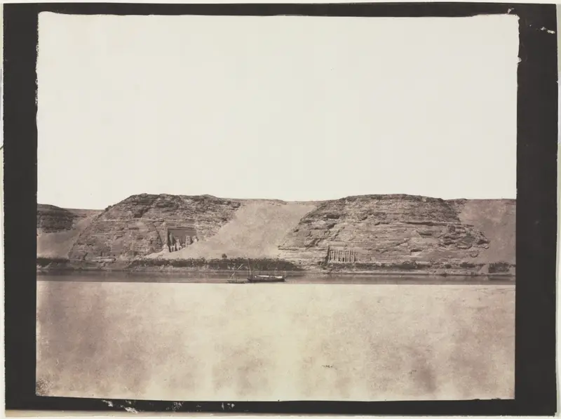 General View of Monuments Carved into Bedrock with Photographer's Dahabieh. Abu Simbel — تصویر رکورد موزهٔ هنر کلیولند (دسترسی آزاد)