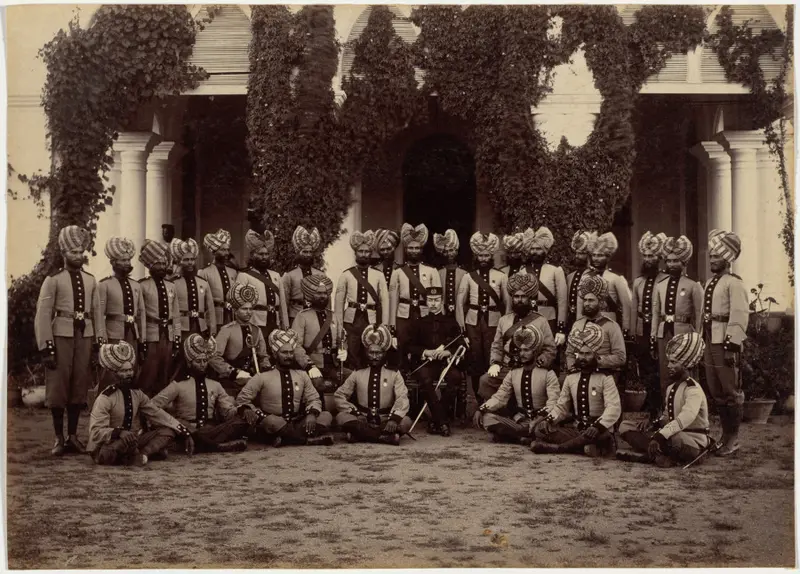 Detachment of Bhopal Battalion at Indore — تصویر رکورد موزهٔ هنر کلیولند (دسترسی آزاد)