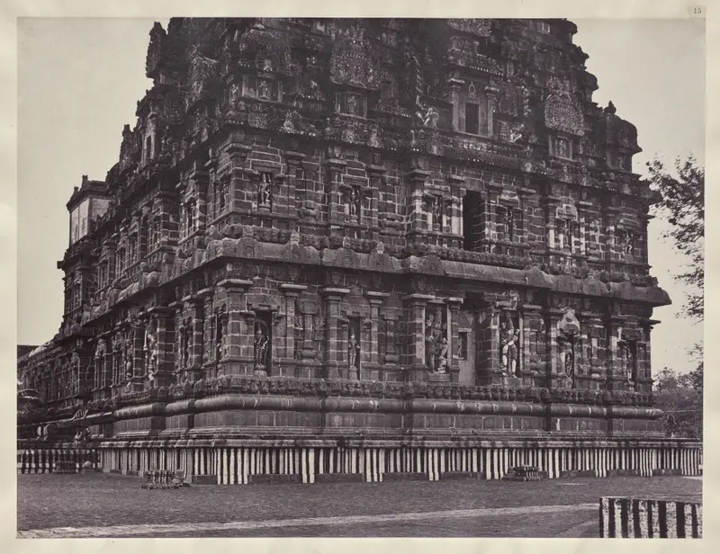 West and South Sides of the Vimana Walls, Great Temple (Brihadeshvara) at Tanjore (Thanjavur) — تصویر رکورد موزهٔ هنر کلیولند (دسترسی آزاد)