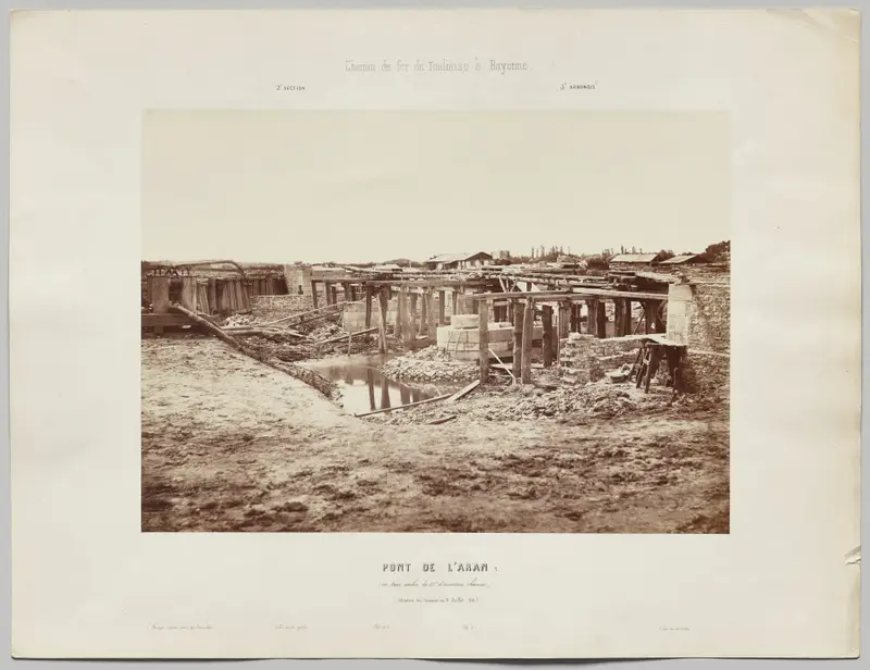 Chemin de fer de Toulouse à Bayonne. Pont de l'Aran (en trois arches de 17m d'ouverture chacune). Situation des travaux au 21 juillet 1861 — تصویر رکورد موزهٔ هنر کلیولند (دسترسی آزاد)