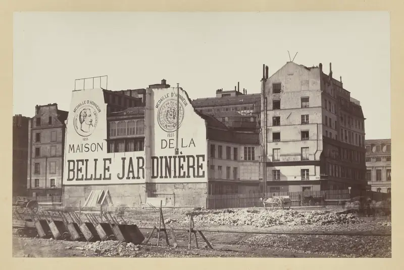 La Belle Jardinère: le magasin de la rue de la Cité pendant sa demolition, Paris — تصویر رکورد موزهٔ هنر کلیولند (دسترسی آزاد)