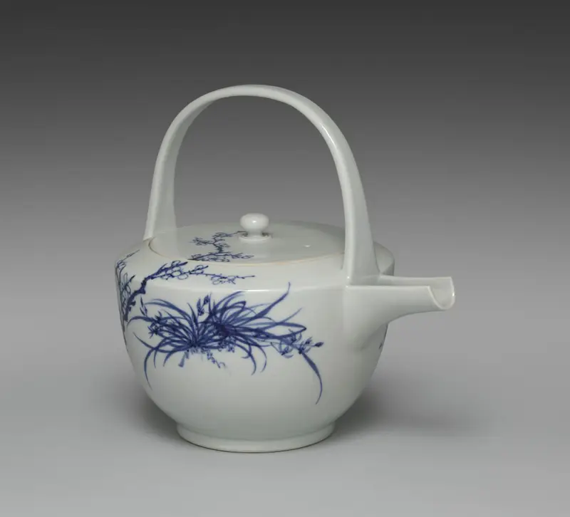 Sake Pourer with Chrysanthemum, Orchid, and Plum — تصویر رکورد موزهٔ هنر کلیولند (دسترسی آزاد)
