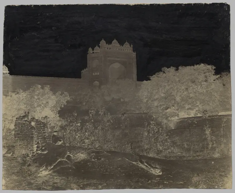 Buland Darwaza with Figure — تصویر رکورد موزهٔ هنر کلیولند (دسترسی آزاد)