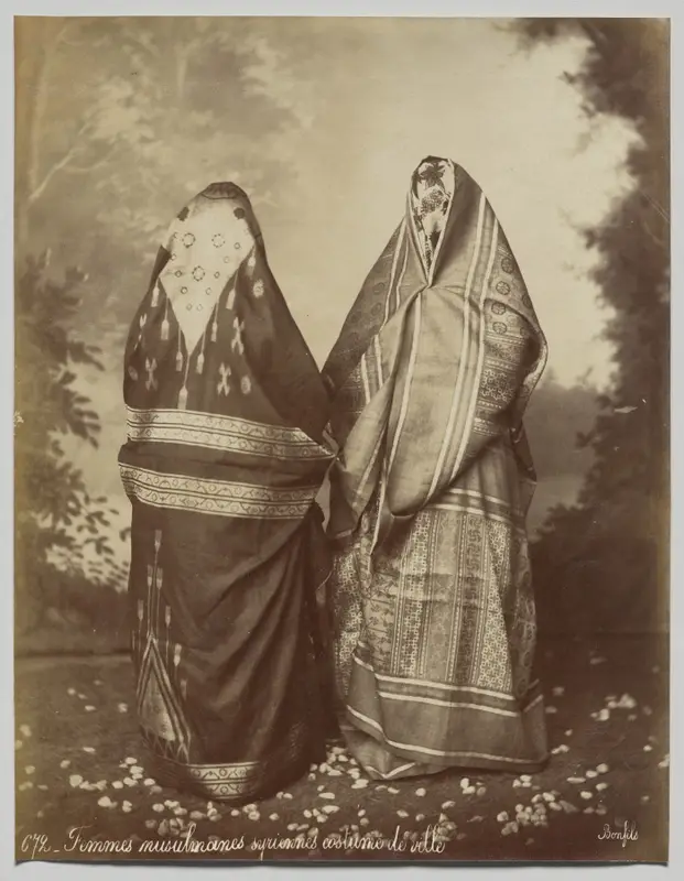 Femmes musulmanes Syriennes à Beyrouth, Costume de Ville — تصویر رکورد موزهٔ هنر کلیولند (دسترسی آزاد)