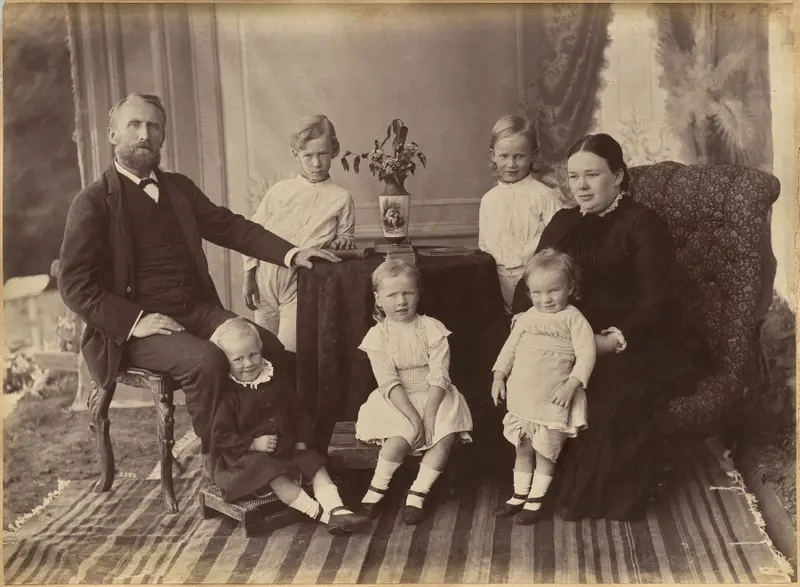 Mr. Robert Holtz and family (verso) — تصویر رکورد موزهٔ هنر کلیولند (دسترسی آزاد)