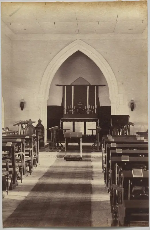 Interior of Church, Neemuch (recto, right) — تصویر رکورد موزهٔ هنر کلیولند (دسترسی آزاد)