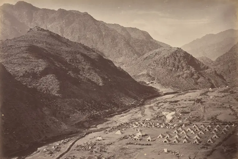 Ali Musjid and Camp from Sultan Tarra — تصویر رکورد موزهٔ هنر کلیولند (دسترسی آزاد)