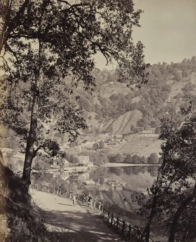 Hyree Lake. Hill Station in the Himmalayahs. View of the Taj Lake with Assembly Rooms, Lhutse — تصویر رکورد موزهٔ هنر کلیولند (دسترسی آزاد)