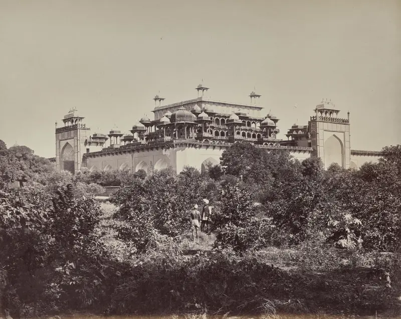 Secundra Near Agra. The Mausoleum of the Emperor Akbar — تصویر رکورد موزهٔ هنر کلیولند (دسترسی آزاد)