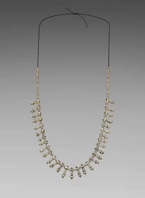 Necklace with beads (sadi?) — تصویر رکورد موزهٔ هنر کلیولند (دسترسی آزاد)