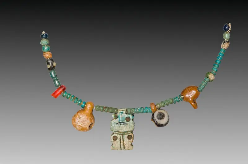 Fragment of a Necklace — تصویر رکورد موزهٔ هنر کلیولند (دسترسی آزاد)