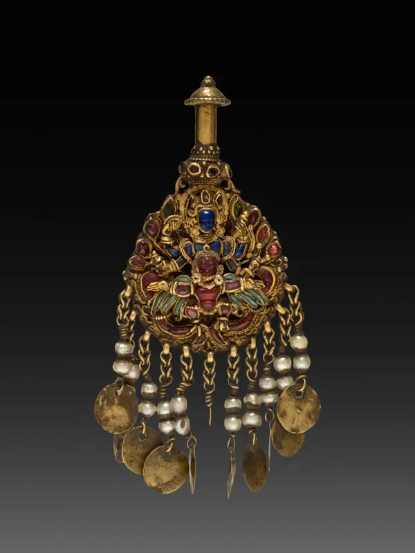 Earring with Vishnu Riding Garuda — تصویر رکورد موزهٔ هنر کلیولند (دسترسی آزاد)
