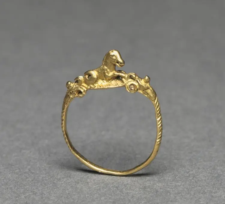 Ring with Hippocampus — تصویر رکورد موزهٔ هنر کلیولند (دسترسی آزاد)