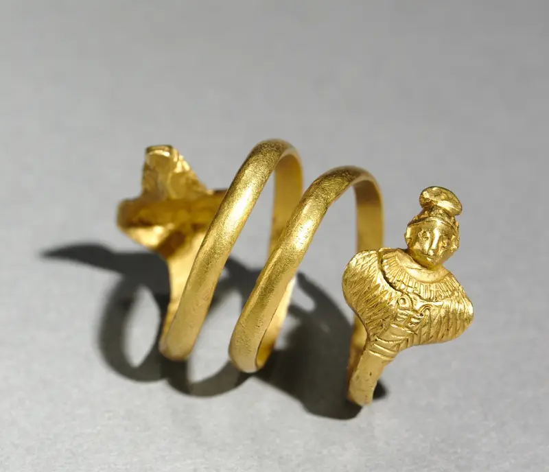 Spiral Ring with Isis and Serapis — تصویر رکورد موزهٔ هنر کلیولند (دسترسی آزاد)