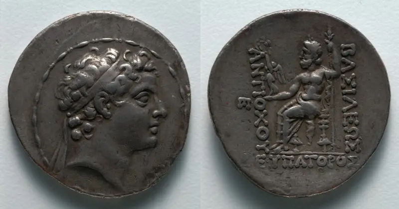 Tetradrachm: Head of Antiochos V (obverse); Zeus (reverse) — تصویر رکورد موزهٔ هنر کلیولند (دسترسی آزاد)