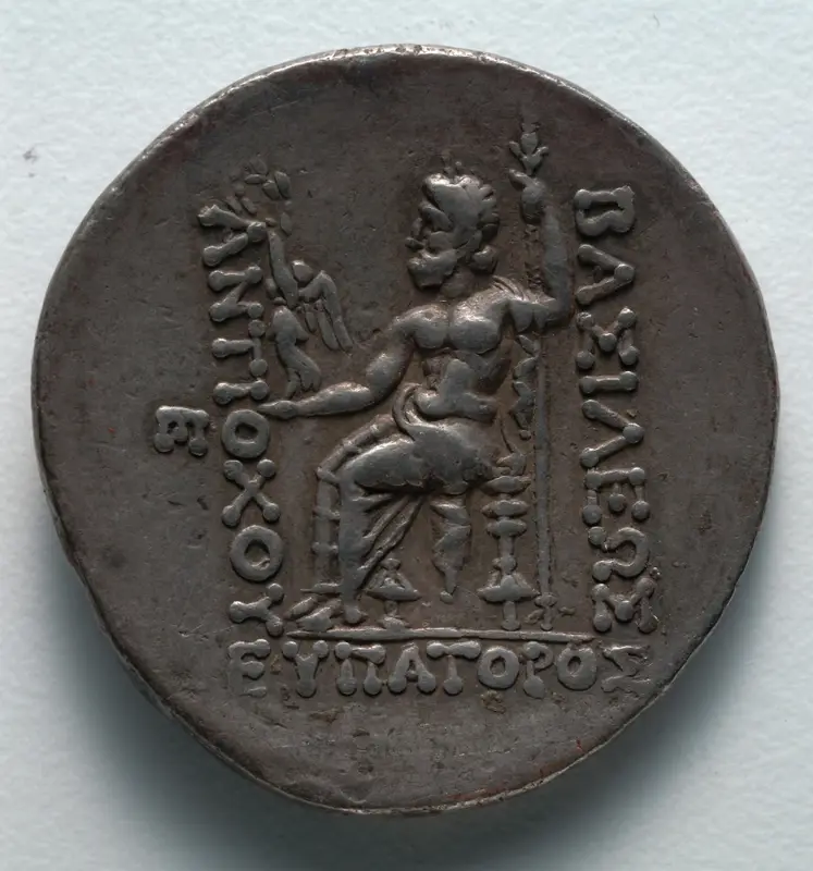 Tetradrachm: Zeus Nikephoros (Seated, Holding Nike) (reverse) — تصویر رکورد موزهٔ هنر کلیولند (دسترسی آزاد)