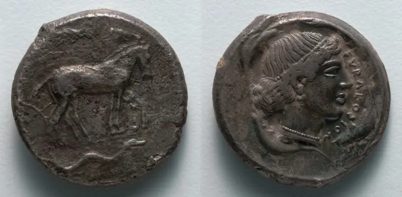 Tetradrachm: Quadriga (obverse); Head of Arethousa (reverse) — تصویر رکورد موزهٔ هنر کلیولند (دسترسی آزاد)