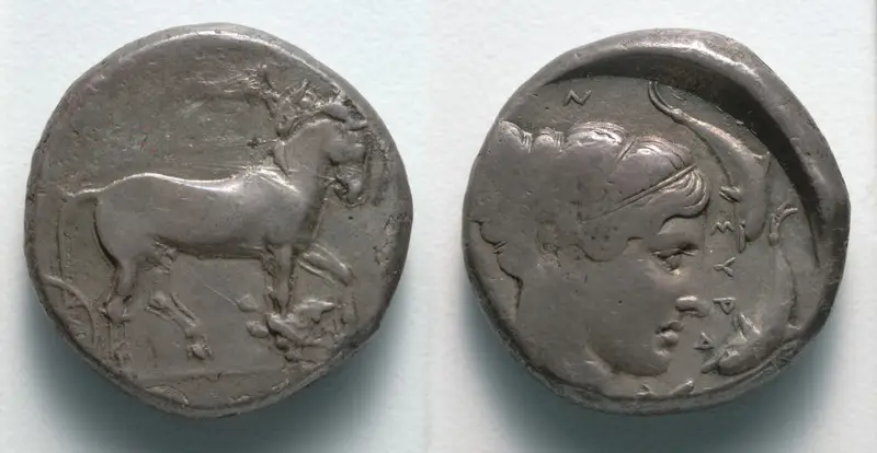 Tetradrachm: Quadriga (obverse); Head of Arethousa (reverse) — تصویر رکورد موزهٔ هنر کلیولند (دسترسی آزاد)