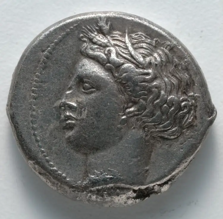 Tetradrachm: Head of Tanit-Persephone (obverse) — تصویر رکورد موزهٔ هنر کلیولند (دسترسی آزاد)