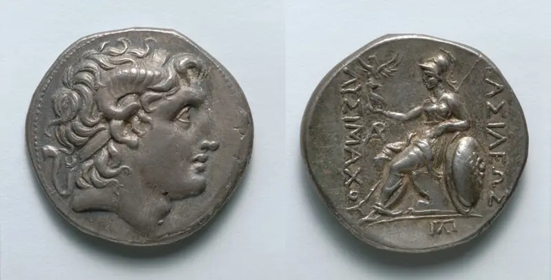 Tetradrachm: Head of Alexander (obverse); Athena (reverse) — تصویر رکورد موزهٔ هنر کلیولند (دسترسی آزاد)
