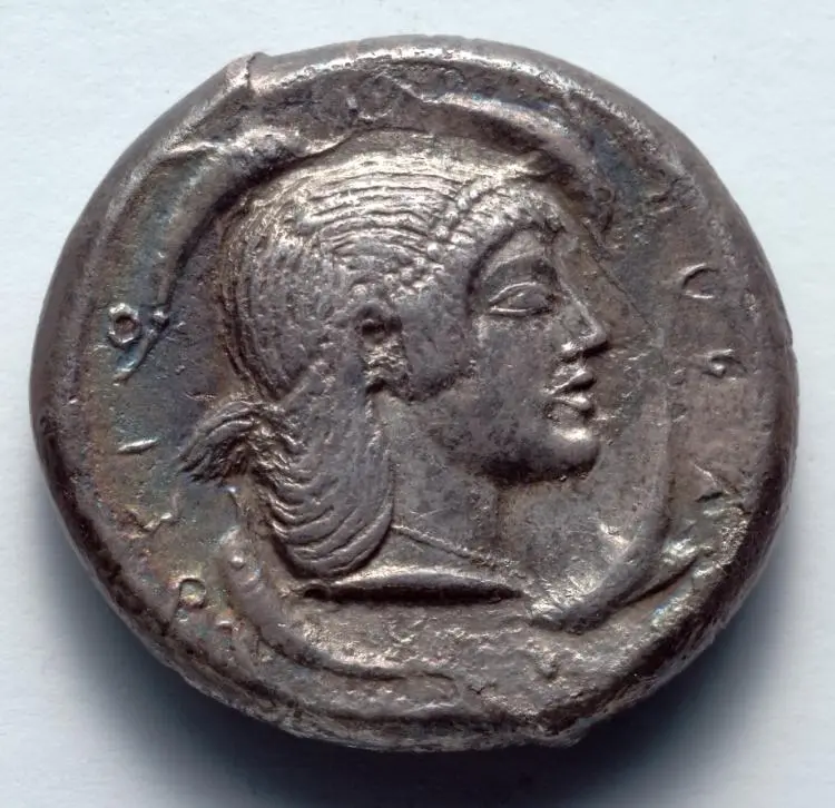 Tetradrachm: Head of Artemis/Arethousa, dolphins (reverse) — تصویر رکورد موزهٔ هنر کلیولند (دسترسی آزاد)