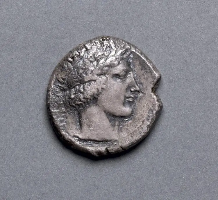 Tetradrachm: Head of Apollo, laureate (obverse) — تصویر رکورد موزهٔ هنر کلیولند (دسترسی آزاد)