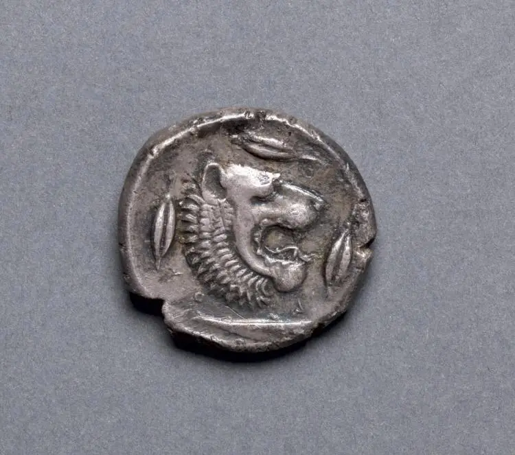 Tetradrachm: Head of Lion, Barley, Riverfish (reverse) — تصویر رکورد موزهٔ هنر کلیولند (دسترسی آزاد)