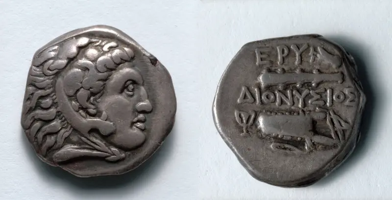 Drachm: Head of Herakles (obverse); Club, Bow Case (reverse) — تصویر رکورد موزهٔ هنر کلیولند (دسترسی آزاد)