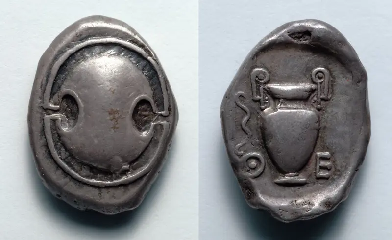 Stater: Boiotian Shield (obverse); Volute-Krater (reverse) — تصویر رکورد موزهٔ هنر کلیولند (دسترسی آزاد)