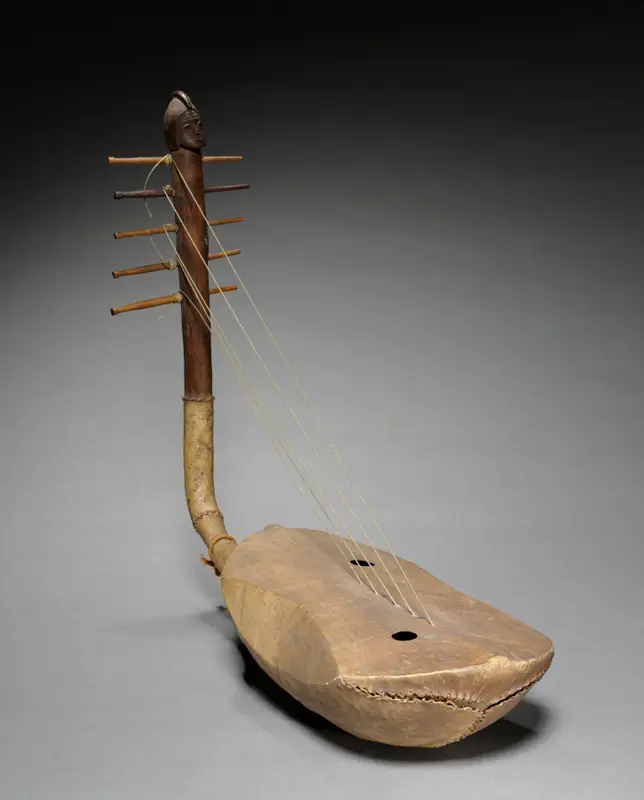 Figurative harp (domu or kundi) — تصویر رکورد موزهٔ هنر کلیولند (دسترسی آزاد)