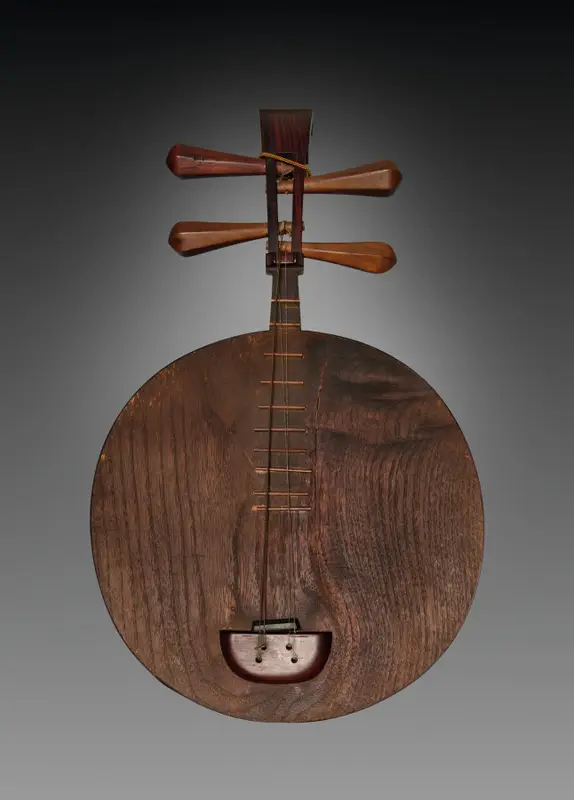 Moon Lute (Yueqin) — تصویر رکورد موزهٔ هنر کلیولند (دسترسی آزاد)