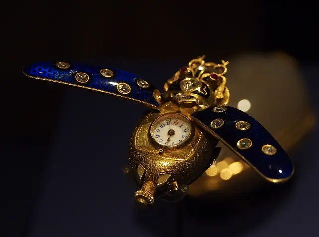 Scarab-Shaped Hunter-Cased Pendant Watch — تصویر رکورد ویکی‌داده
