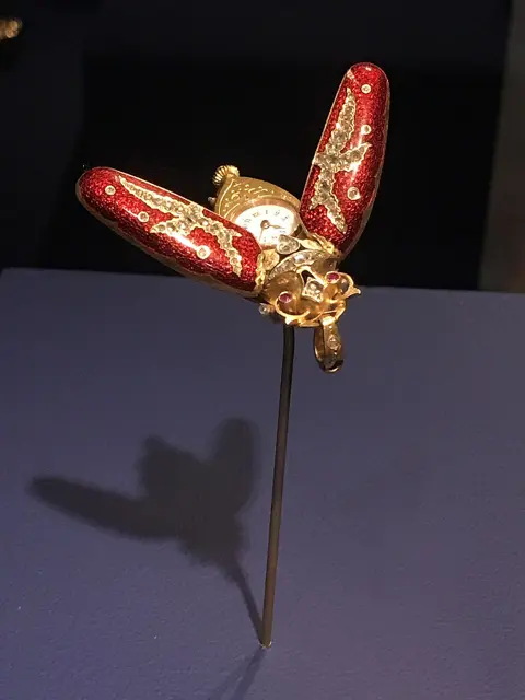 Scarab-Shaped Hunter-Cased Pendant Watch — تصویر رکورد ویکی‌داده