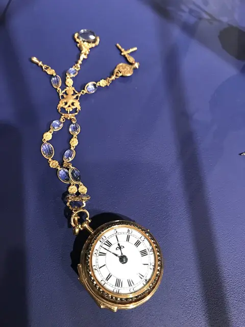 Watch and chatelaine by Joseph Dudds — تصویر رکورد ویکی‌داده